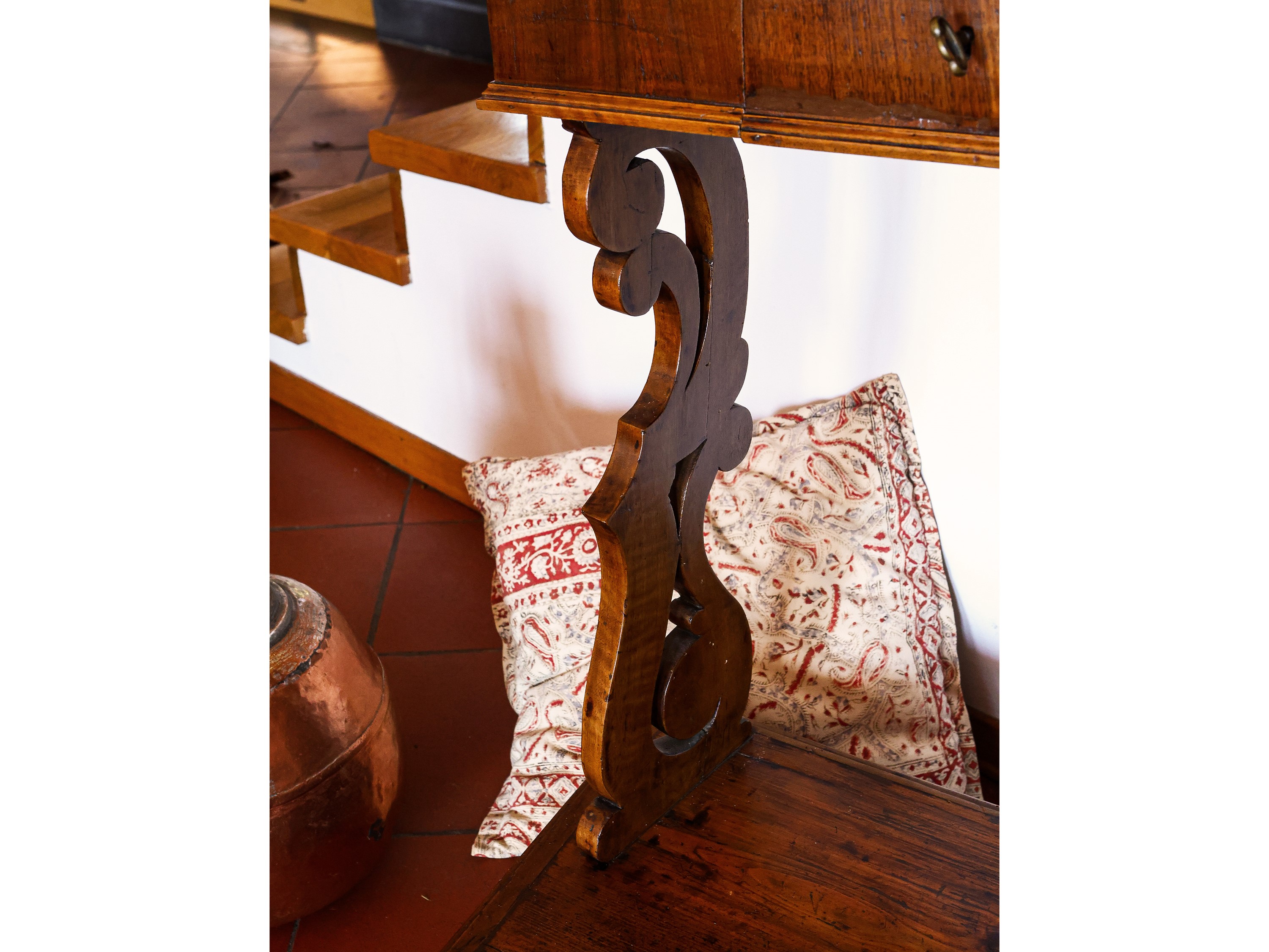 Inginocchiatoio in Noce e Legno Tenero