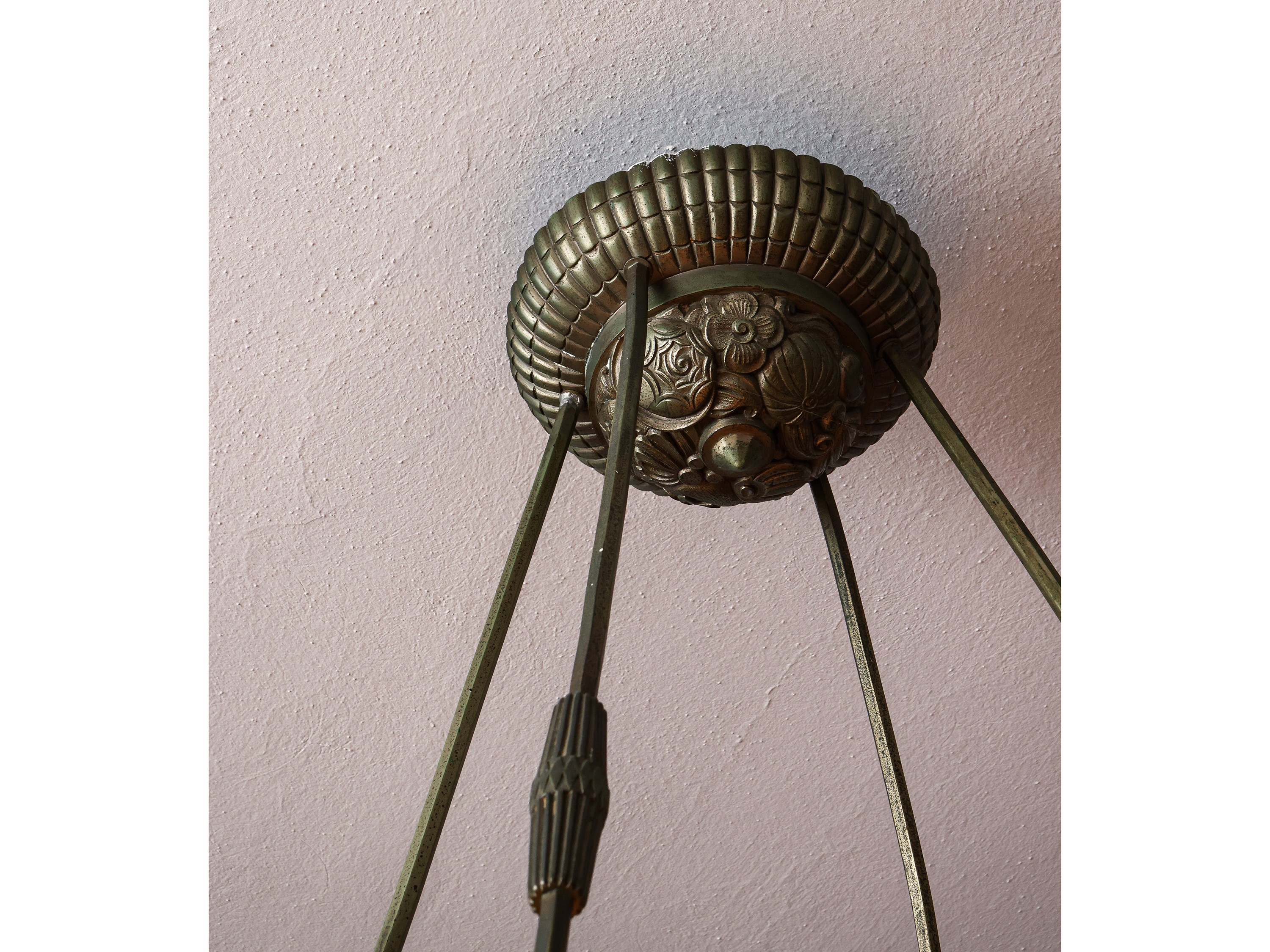 Grande Lampadario Art Decò a Sospensione in Metallo e Vetro Acidato