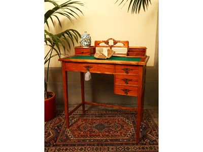 Piccolo Scrittoio in Satinwood