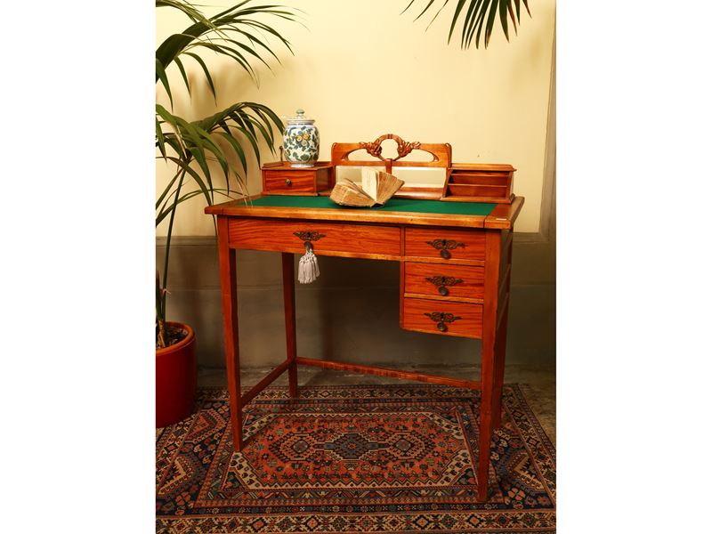 Piccolo Scrittoio in Satinwood