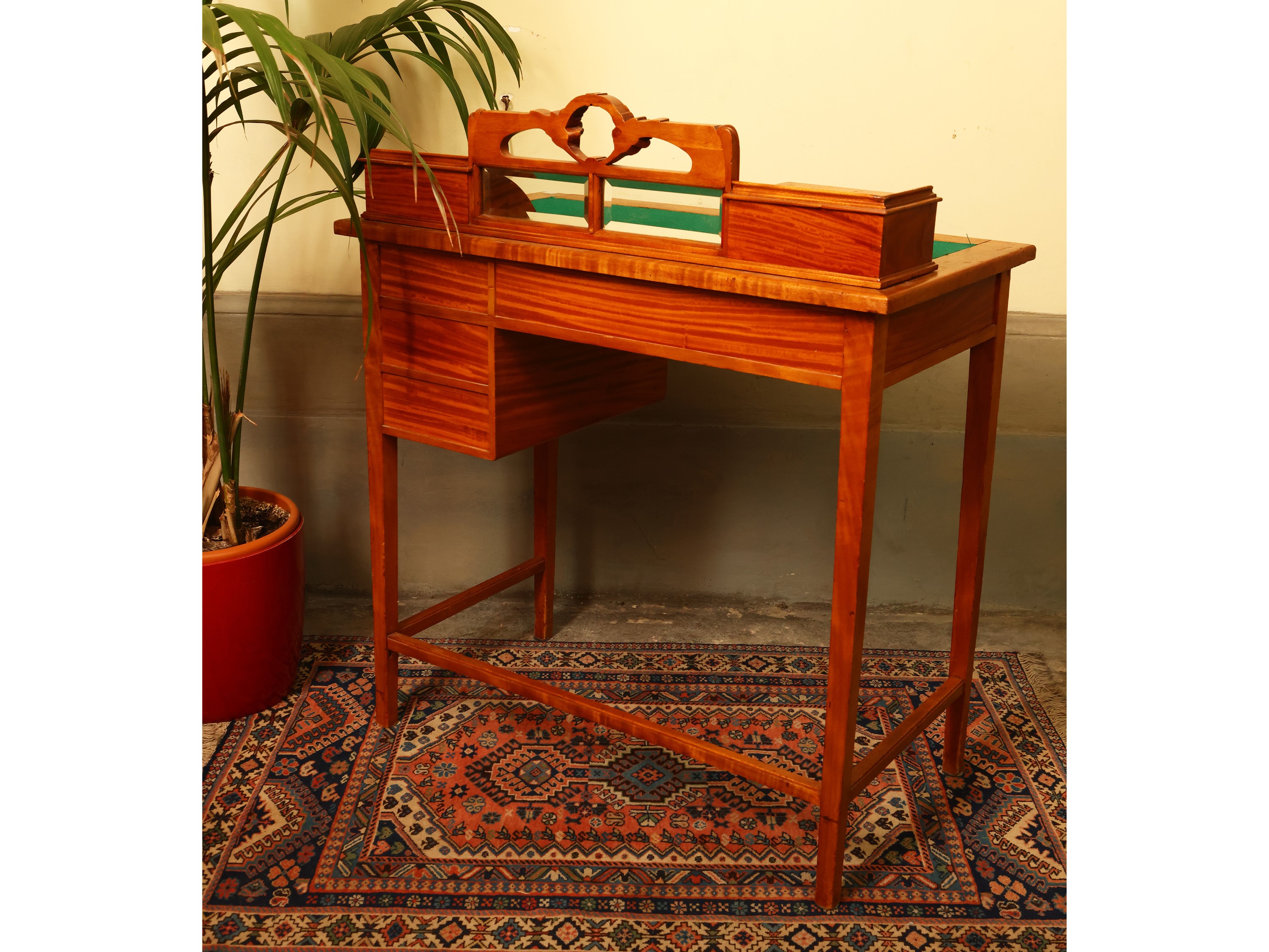 Piccolo Scrittoio in Satinwood