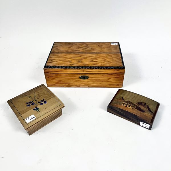 Tre scatole in legno intarsiate