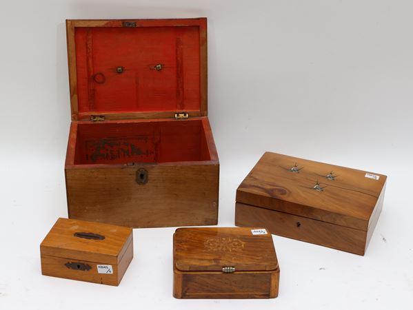 Quattro scatole in legno intarsiato