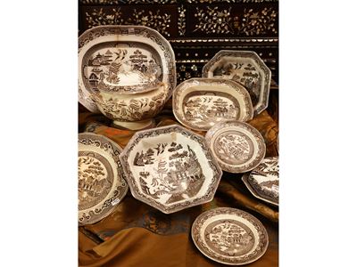 Assortimento di Piatti in Terraglia Inglese