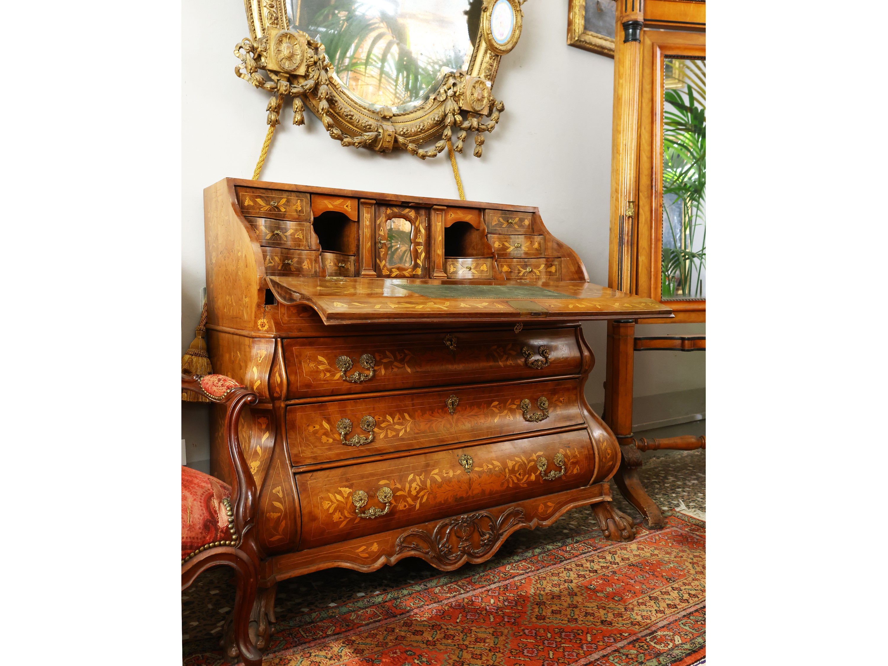 Cassettone a ribalta in noce