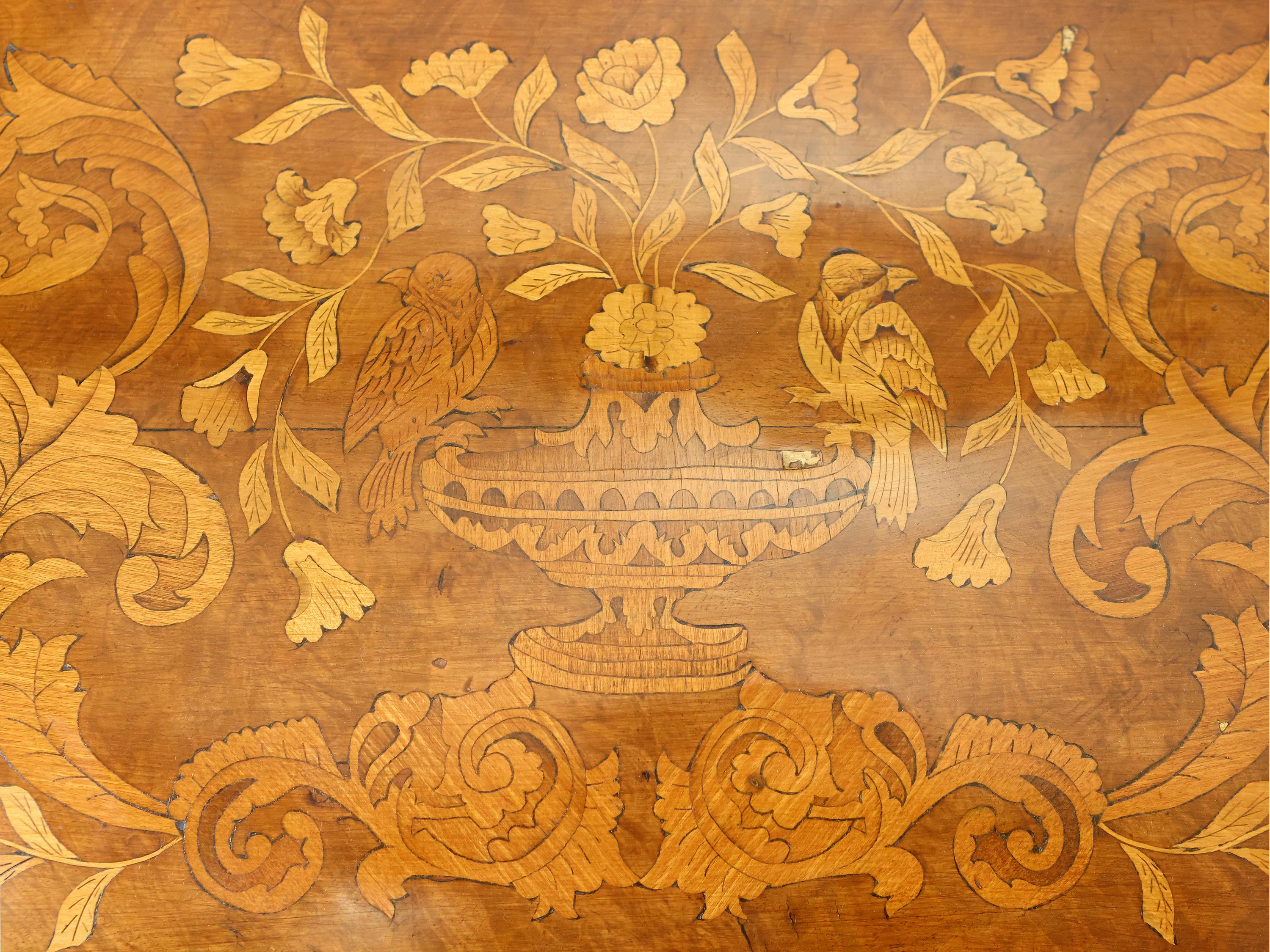 Cassettone a ribalta in noce