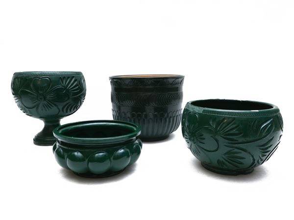 Quattro portavasi in terracotta verde scuro