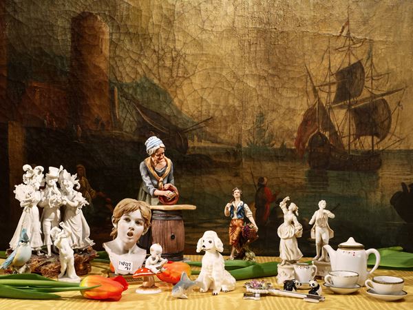 Miscellany of trinkets and curiosities in porcelain and biscuit