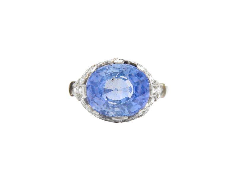Anello in Platino con Diamanti e Zaffiro