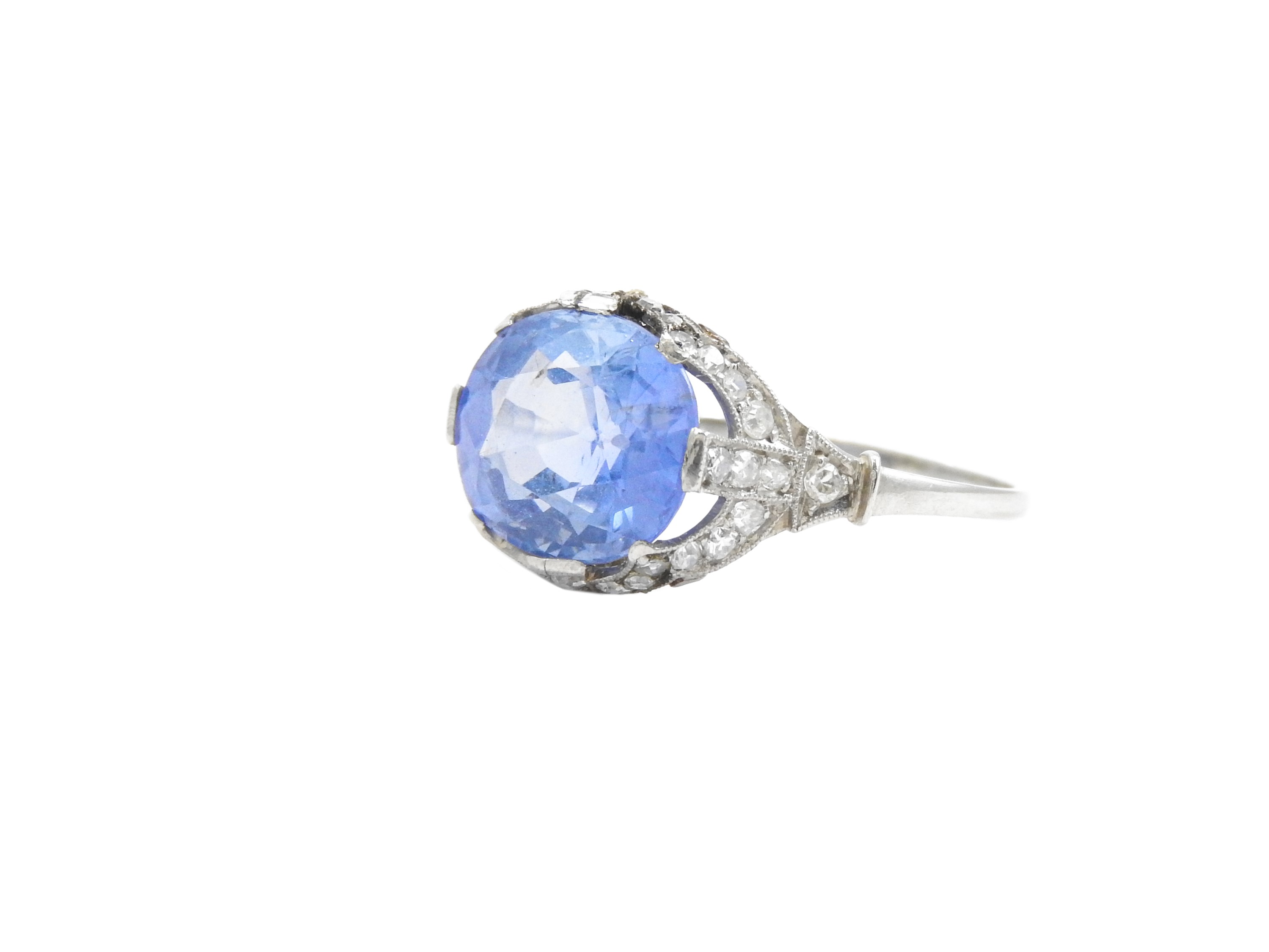 Anello in Platino con Diamanti e Zaffiro