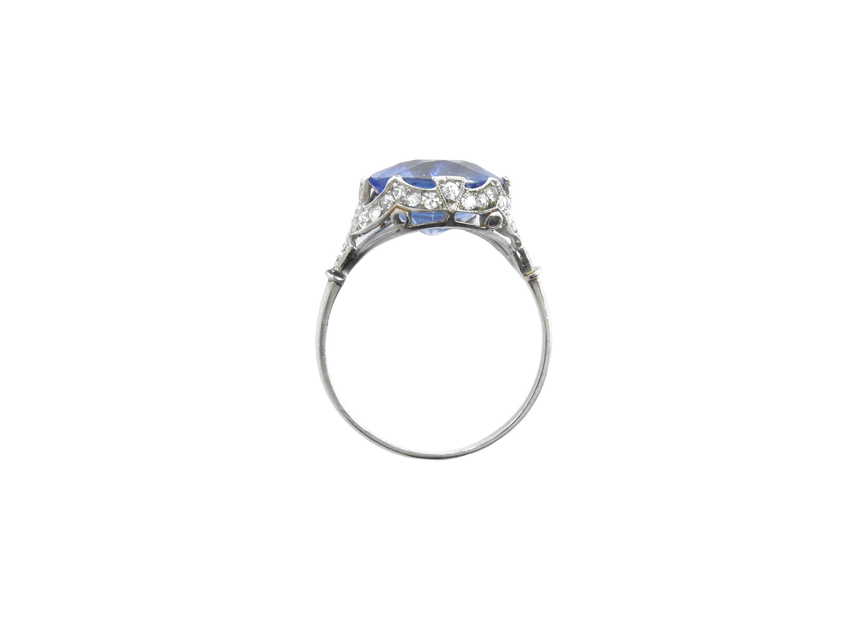 Anello in Platino con Diamanti e Zaffiro