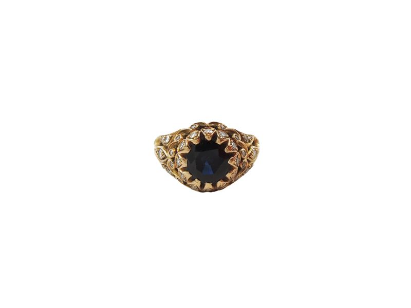 Anello in Oro Giallo con Diamanti e Zaffiro