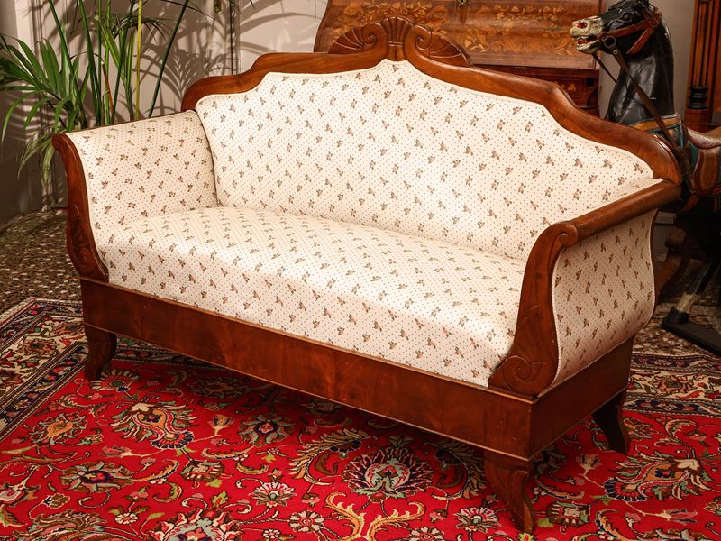 Divanetto a barca in noce