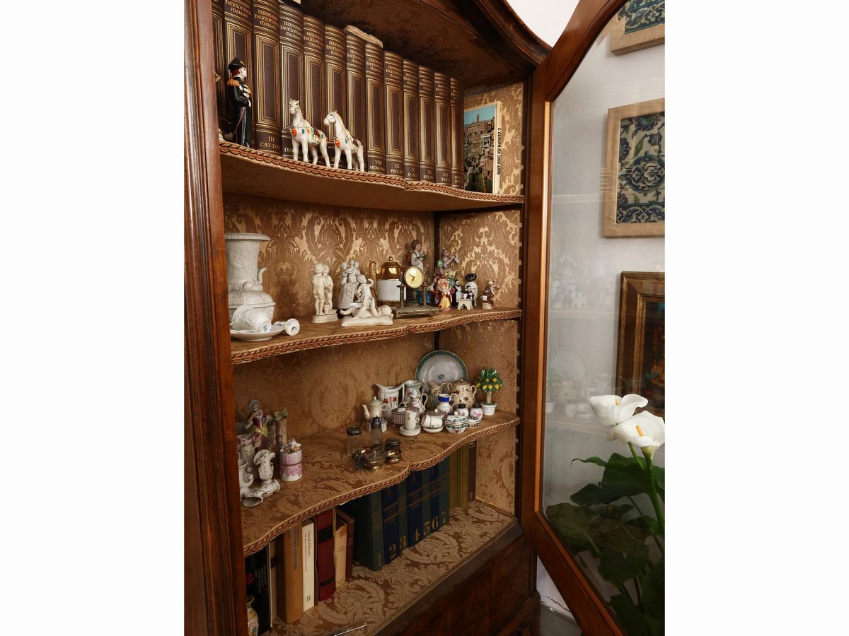 Vetrinetta-libreria in Noce