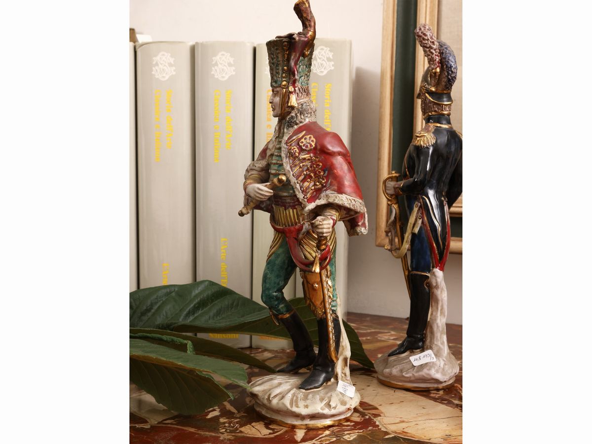 Serie di Tre Figure in Terracotta Smalata