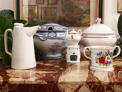 Lotto di Accessori D'epoca in Porcellana e Terraglia
