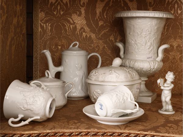 Lot of accessories in historiated porcelain, Ginori Capodimonte series