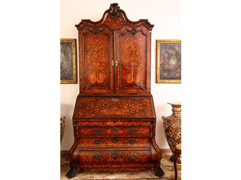 Cassettone a ribalta con alzata impiallacciato in noce