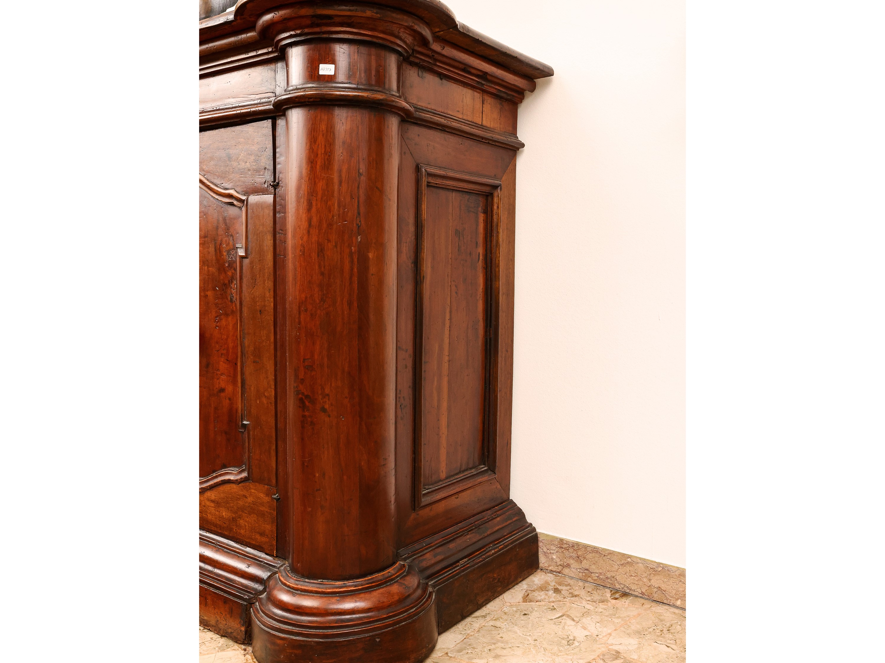 Grande credenza in noce