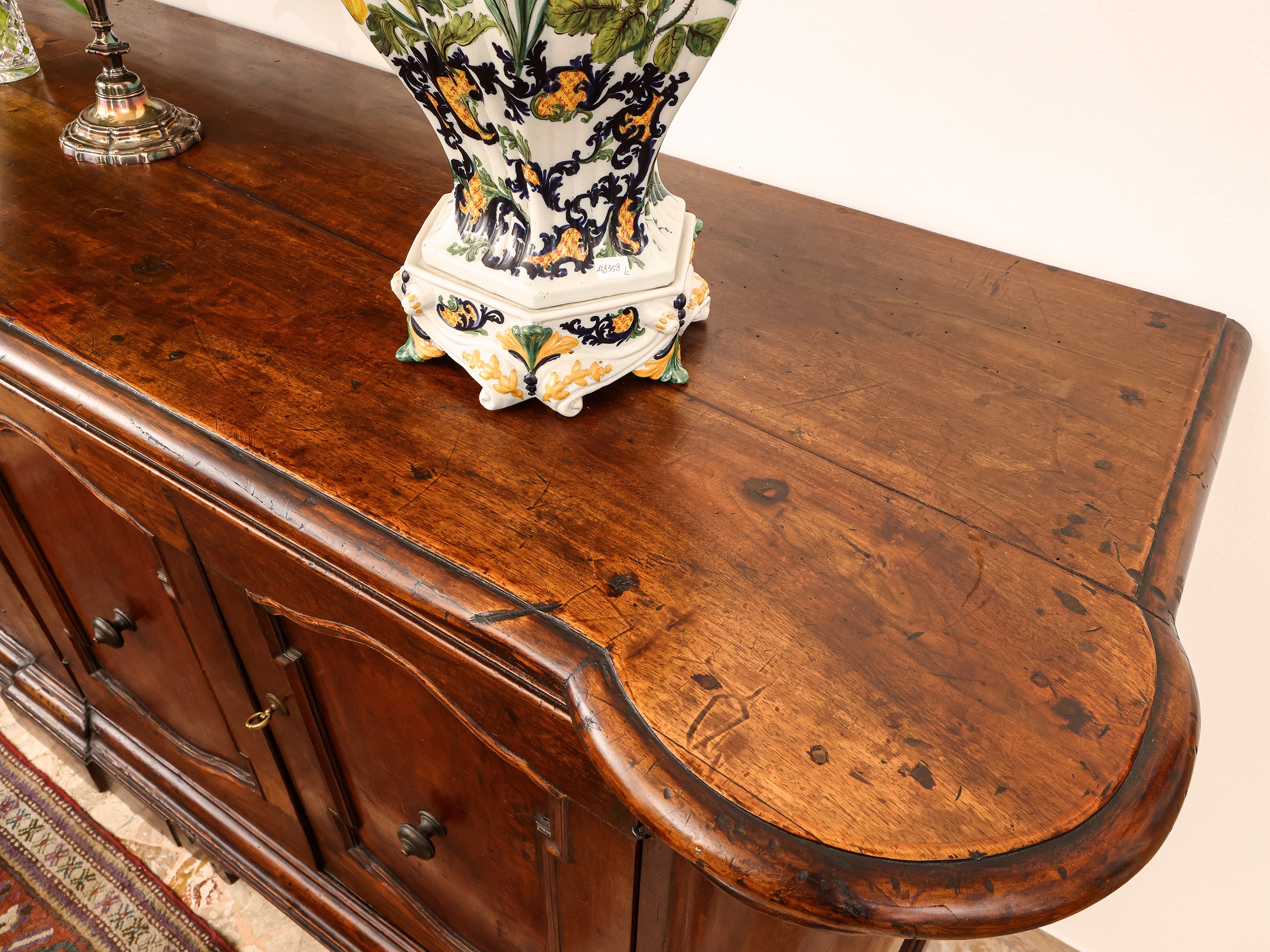 Grande credenza in noce