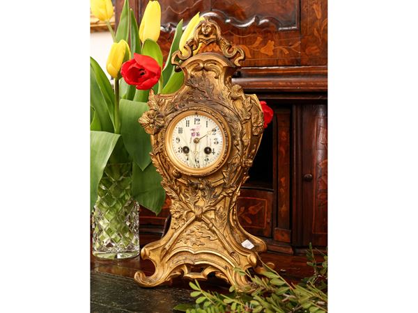 Table clock in gilded antimony