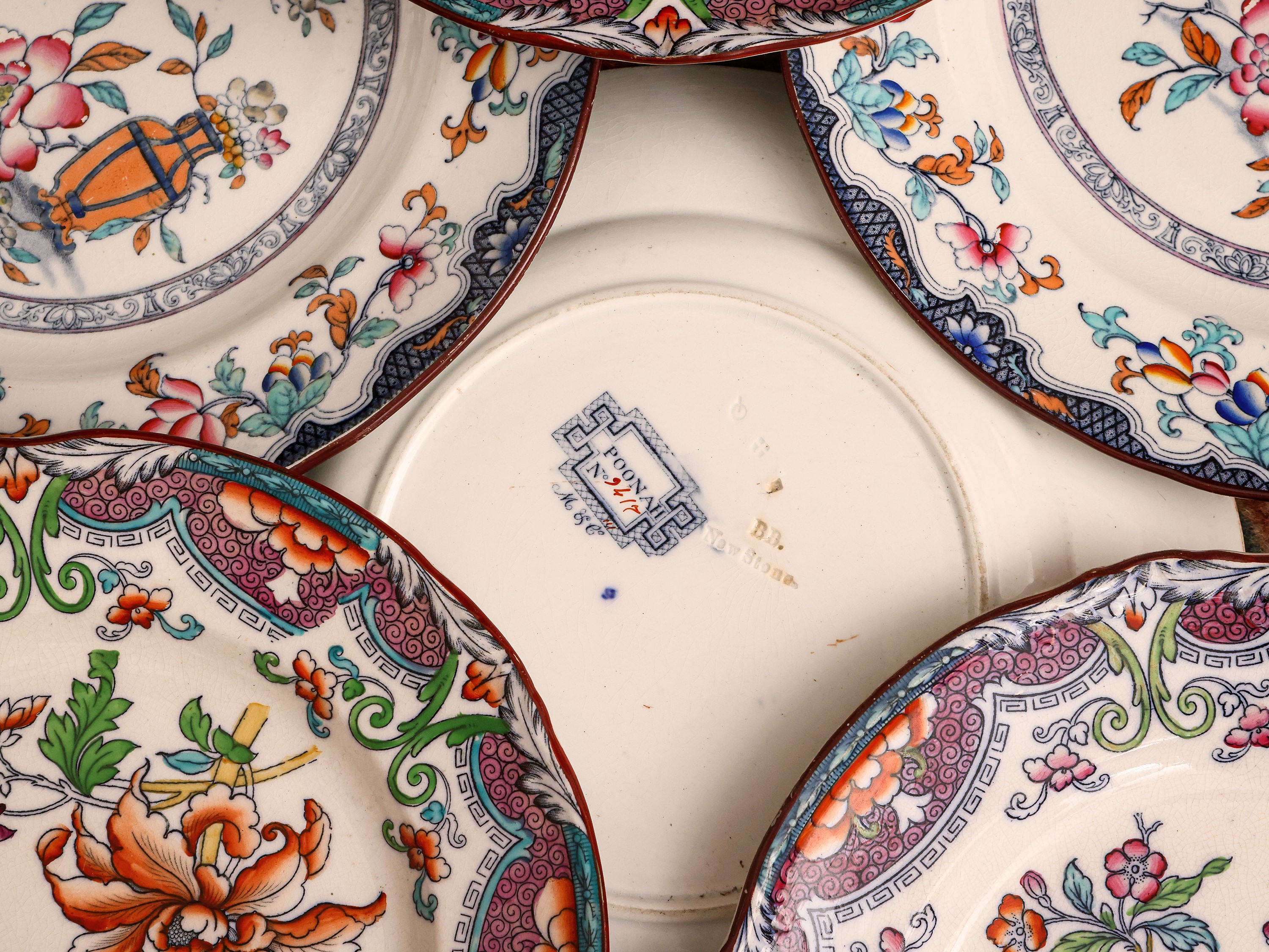 Dieci Piatti Decorativi in Terraglia