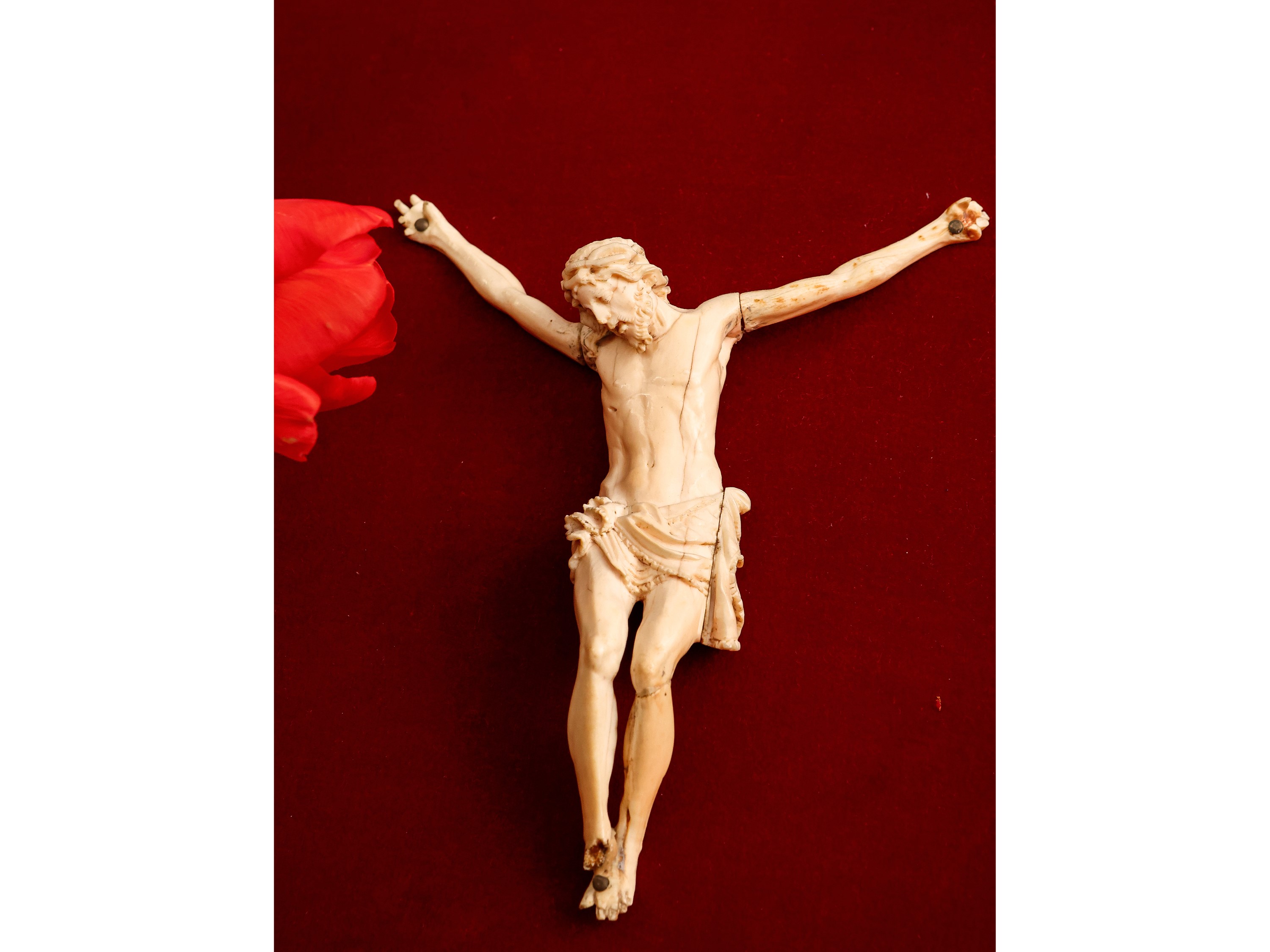 Cristo in Avorio