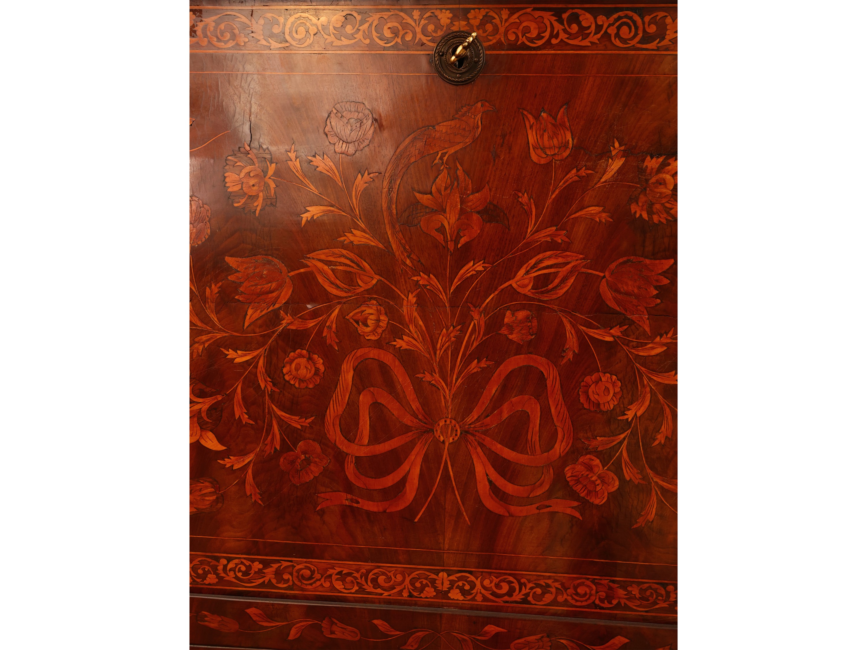 Secretaire impiallacciato in noce e piuma di noce