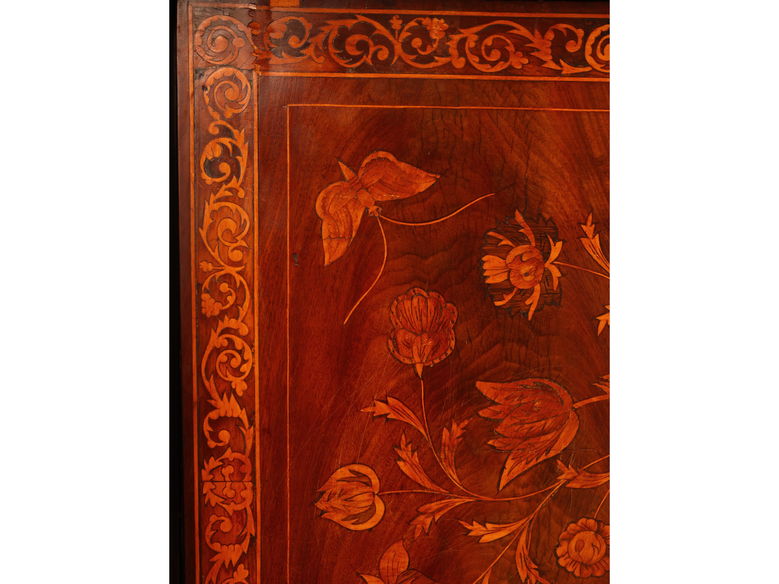 Secretaire impiallacciato in noce e piuma di noce