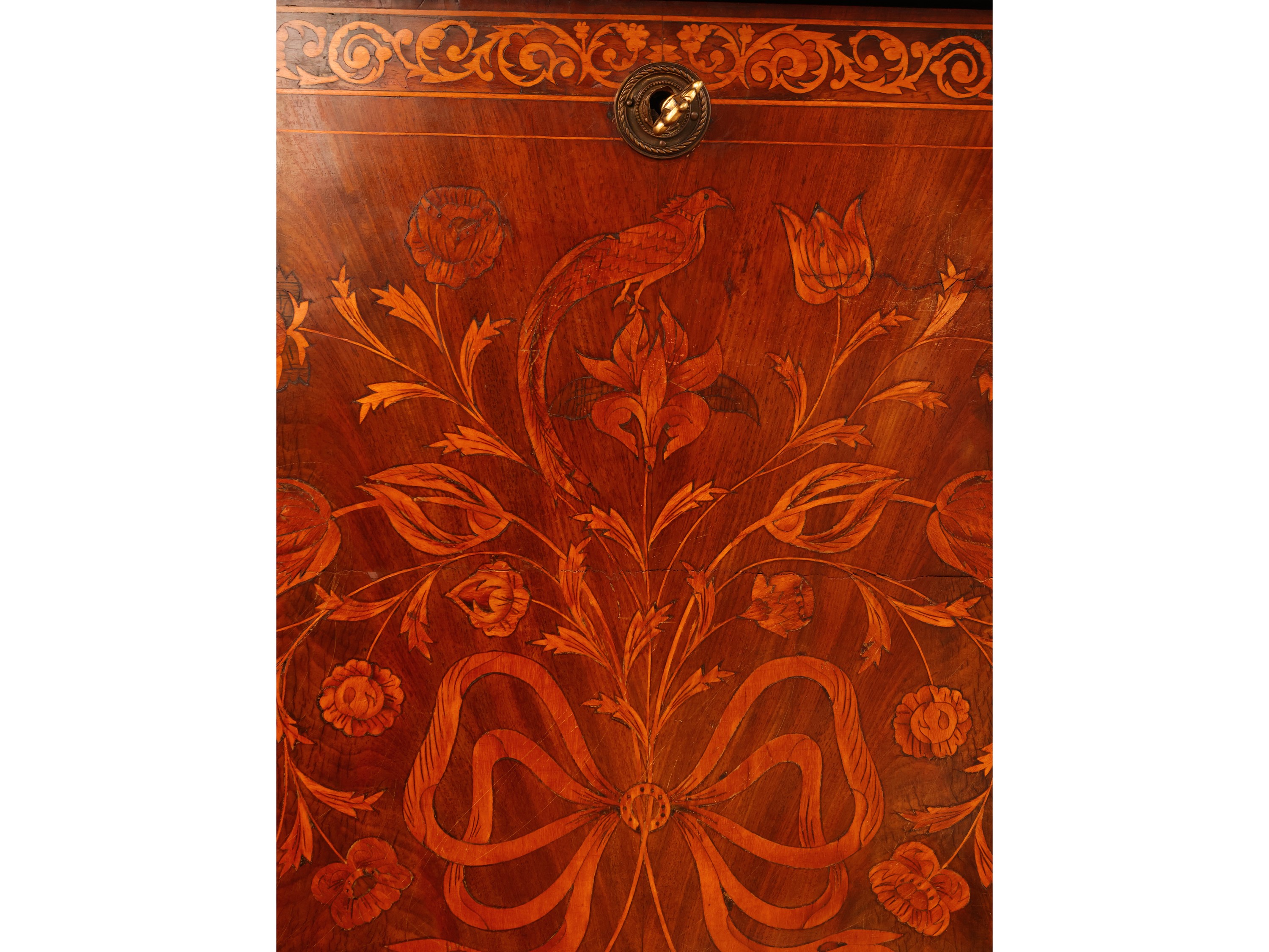 Secretaire impiallacciato in noce e piuma di noce