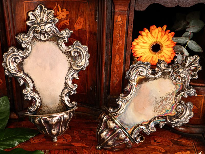 Coppia di acquasantiere in argento, Veneto, XIX secolo