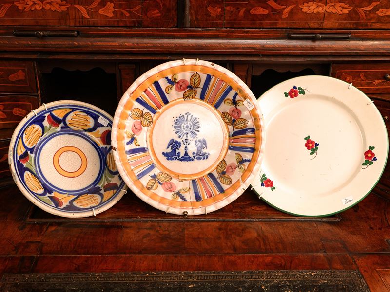 Tre Piatti in Maiolica Popolare