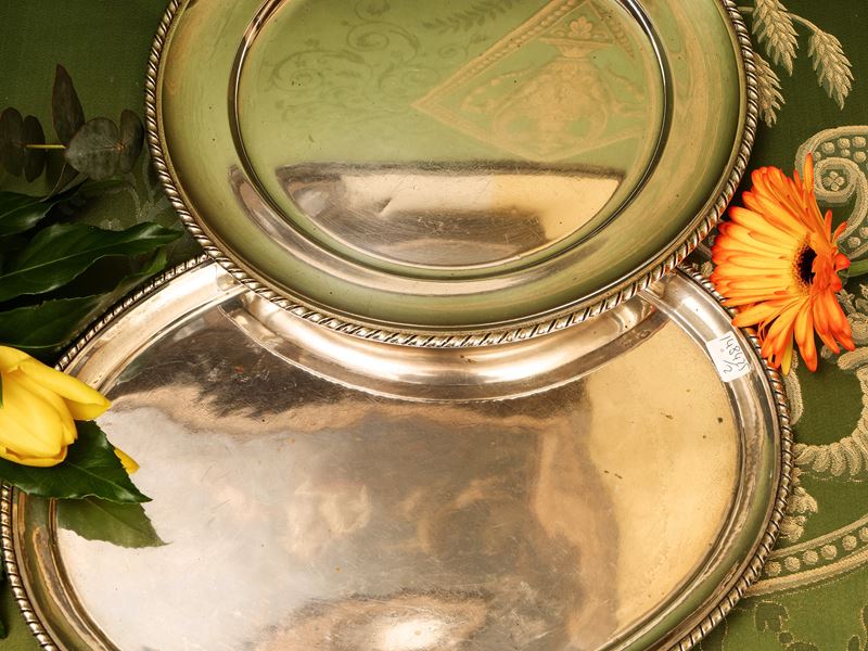 Due vassoietti in argento