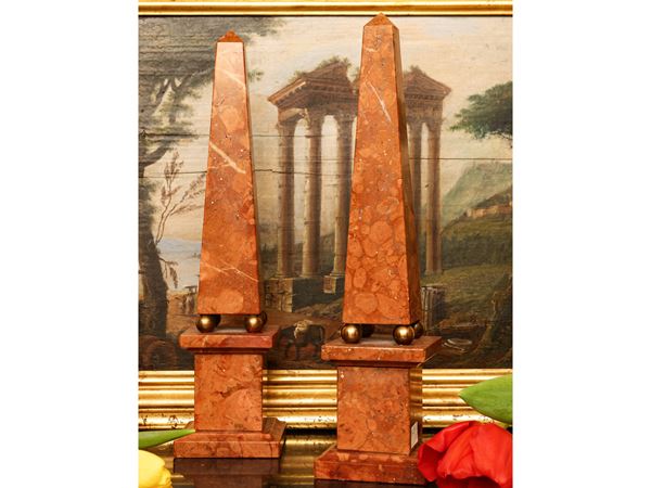 Pair of obelisks in red marble  - Auction The art of furnishing - Maison Bibelot - Casa d'Aste Firenze - Milano