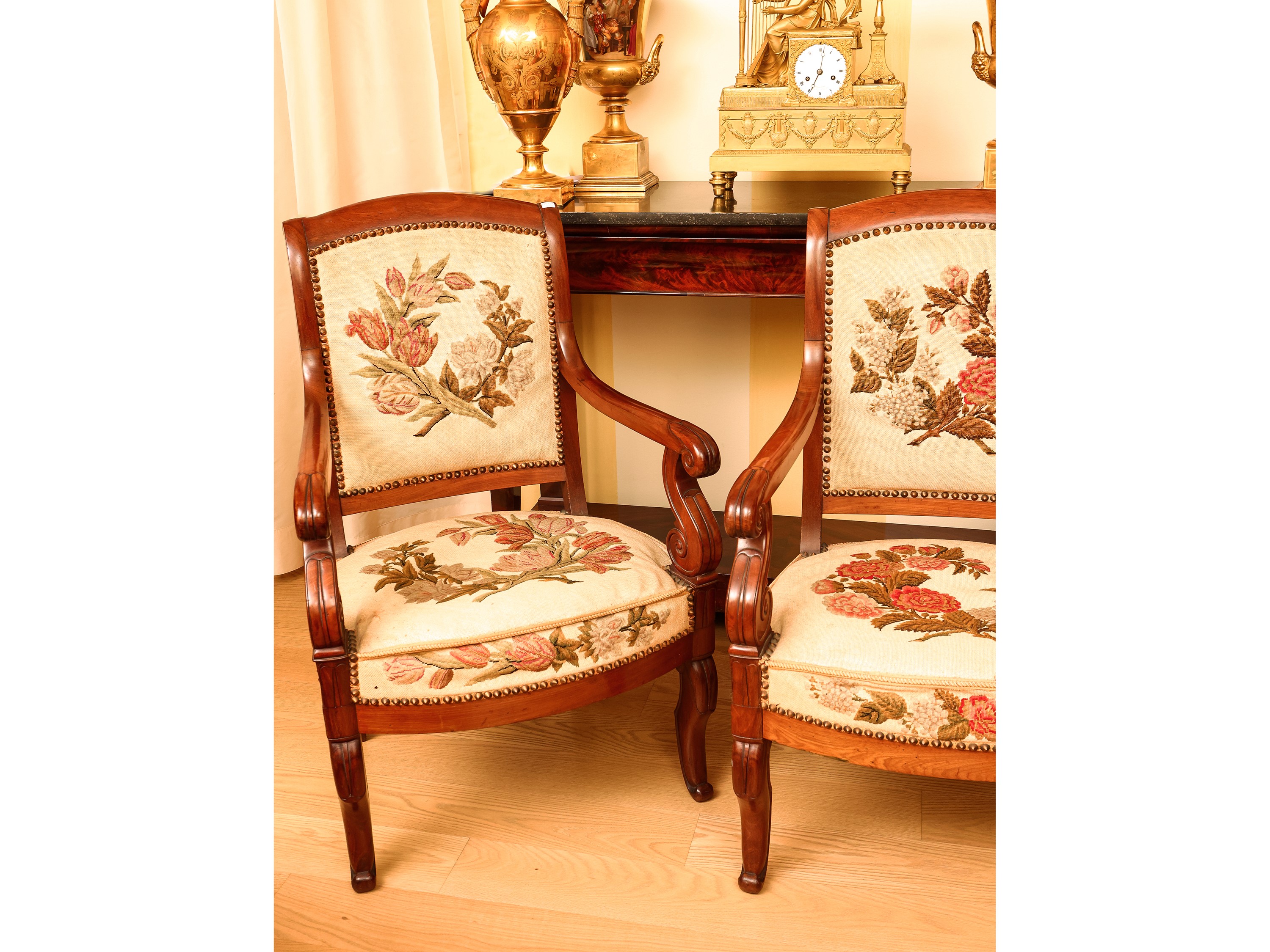 Coppia di poltrone in mogano