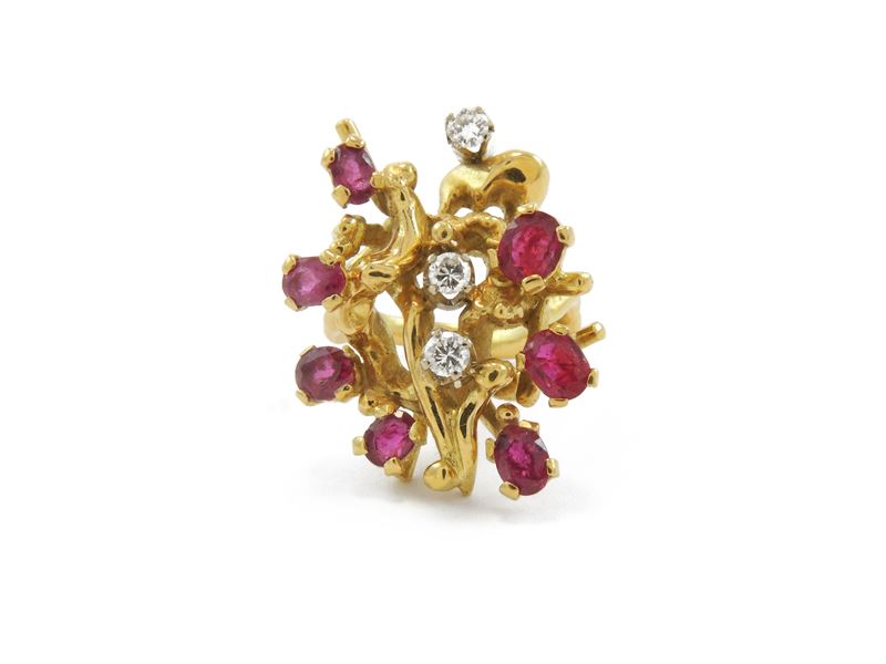 Anello in Oro Giallo con Diamanti e Rubini