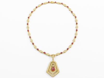 Collana e Pendente in Oro Giallo con Diamanti e Rubini