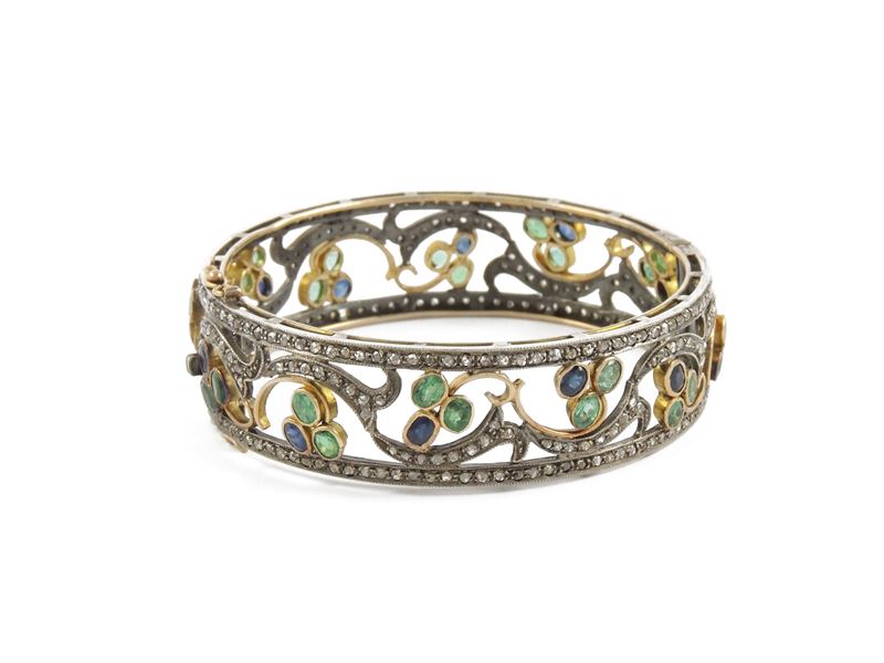 Bracciale Rigido in Oro Giallo e Argento con Diamanti, Zaffiri e Smeraldi