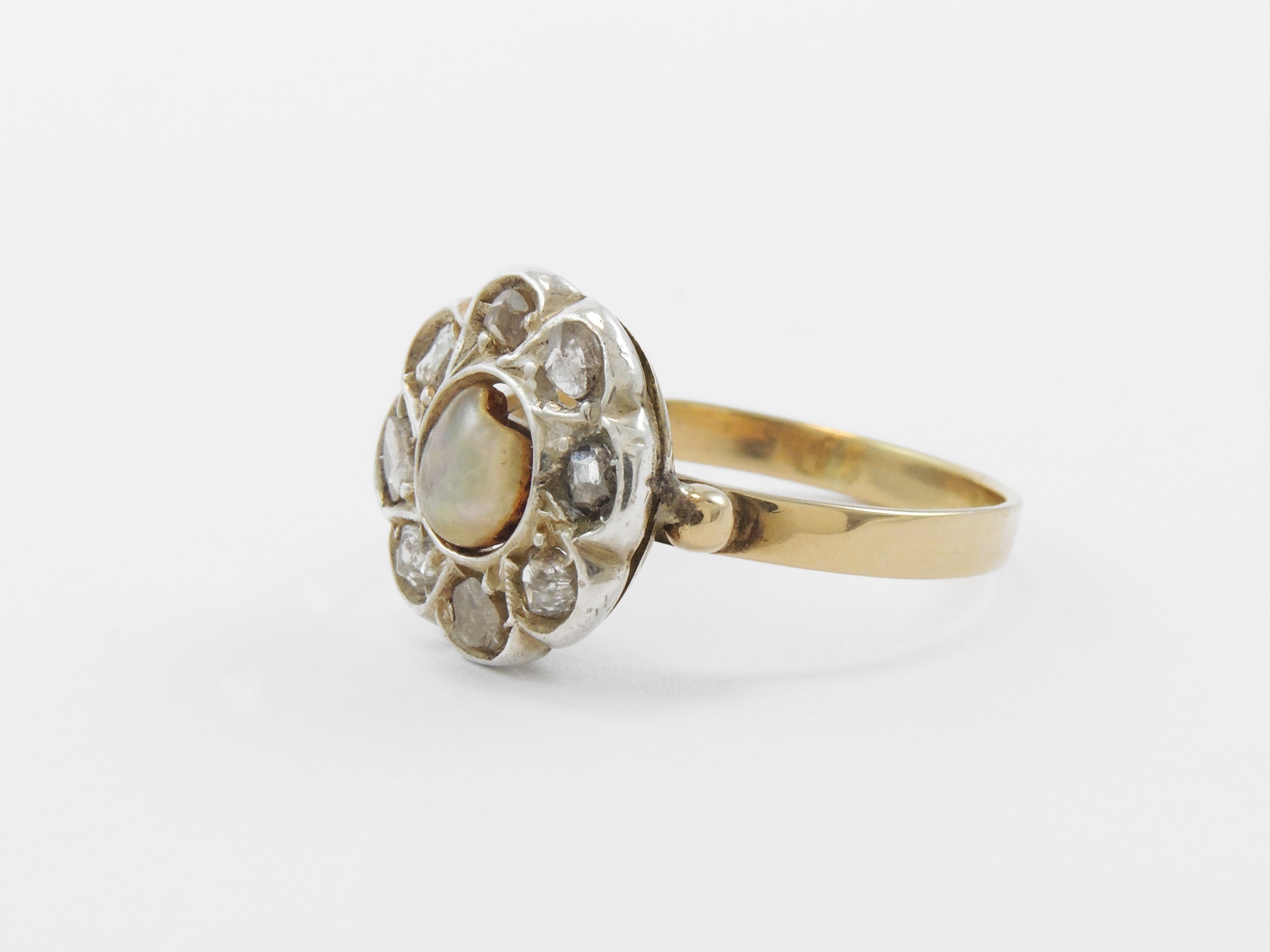 Anello in Oro Giallo a Basso Titolo e Argento con Diamanti e Perla