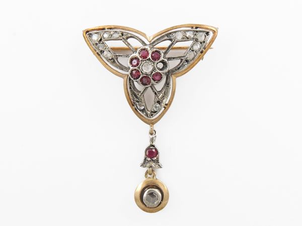 Spilla pendente in oro rosa a basso titolo e argento con diamanti e rubini