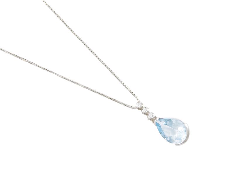 Collana in Oro Bianco con Diamanti e Acquamarina