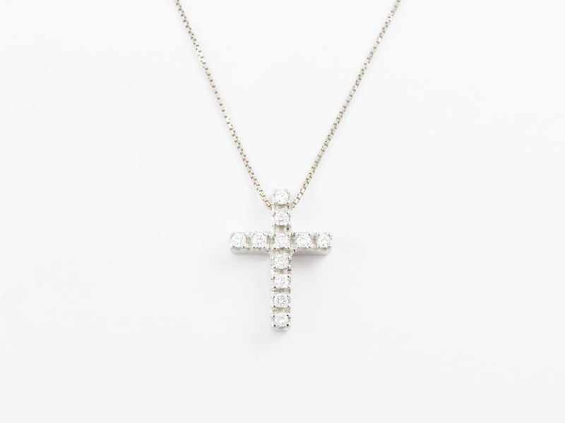 Catenina e Pendente Croce in Oro Bianco e Diamanti