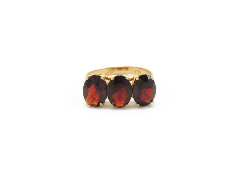 Anello in Oro Giallo con Granati