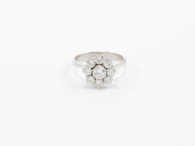 Anello a Margherita in Oro Bianco con Diamanti