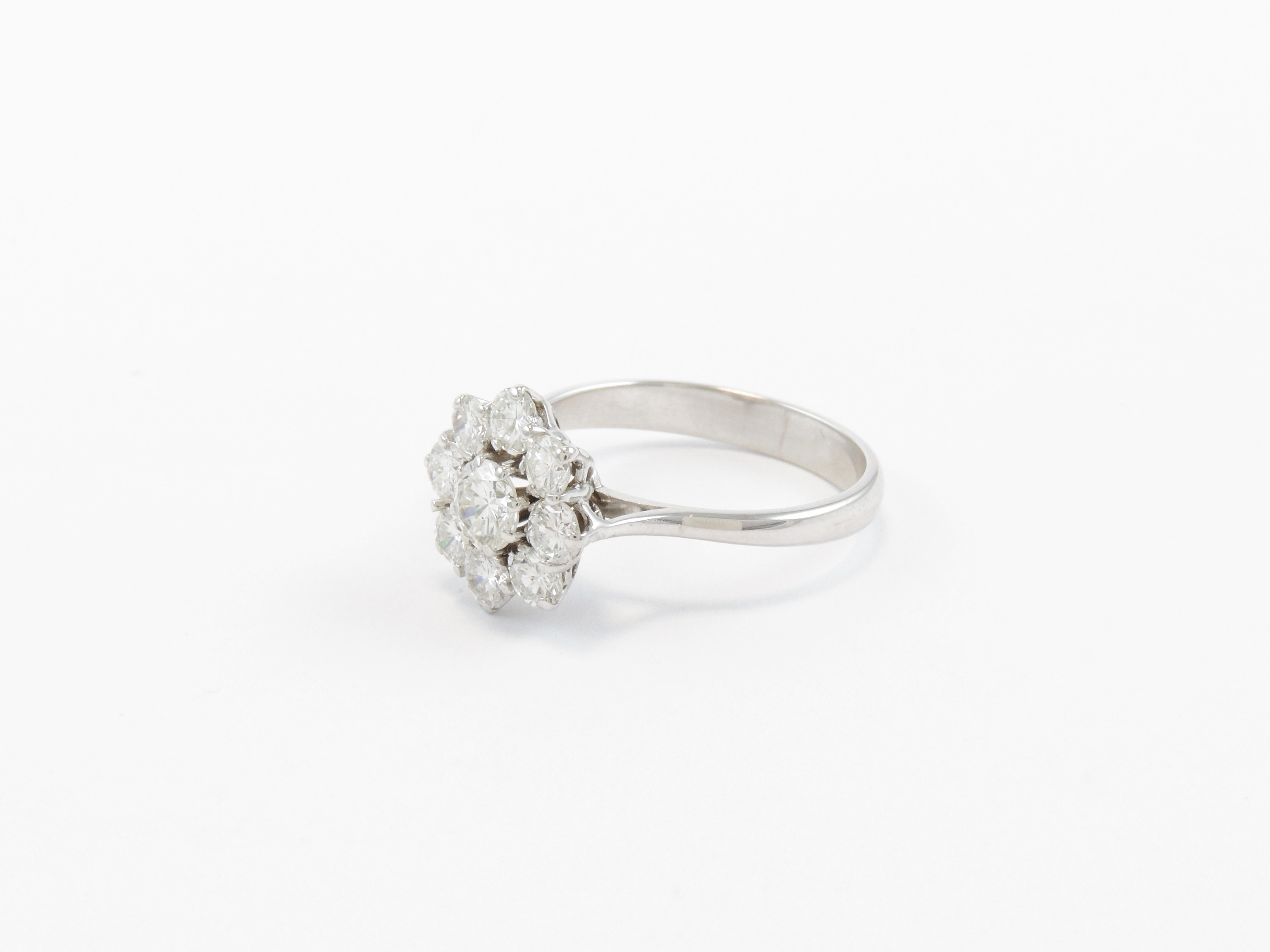 Anello a Margherita in Oro Bianco con Diamanti