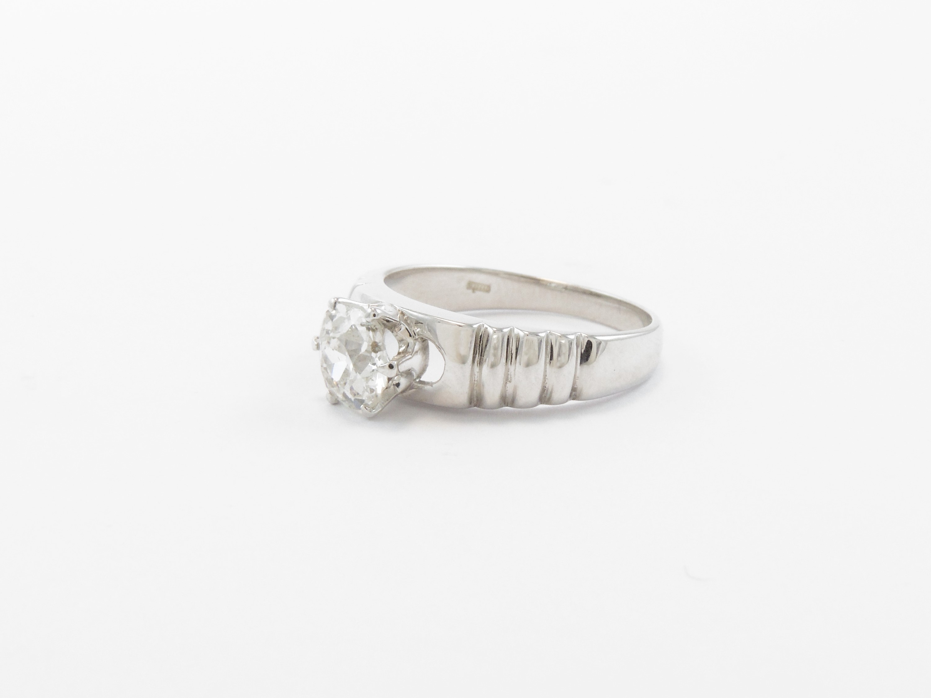 Anello Solitario in Oro Bianco con Diamante