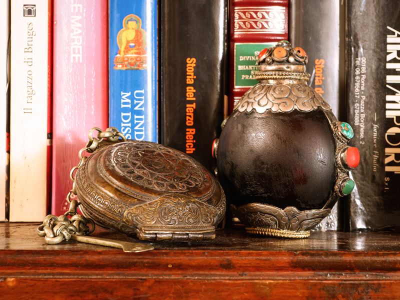 Lotto di Curiosità Tibetane D'epoca