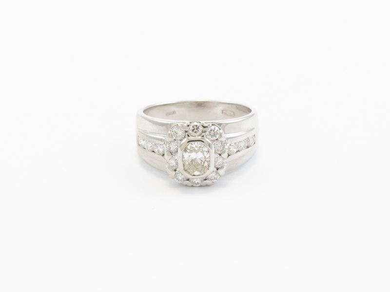 Anello a Fascia in Oro Bianco con Diamanti