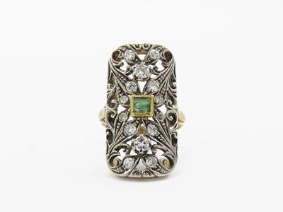 Anello in Oro Giallo e Argeno con Diamanti e Smeraldo