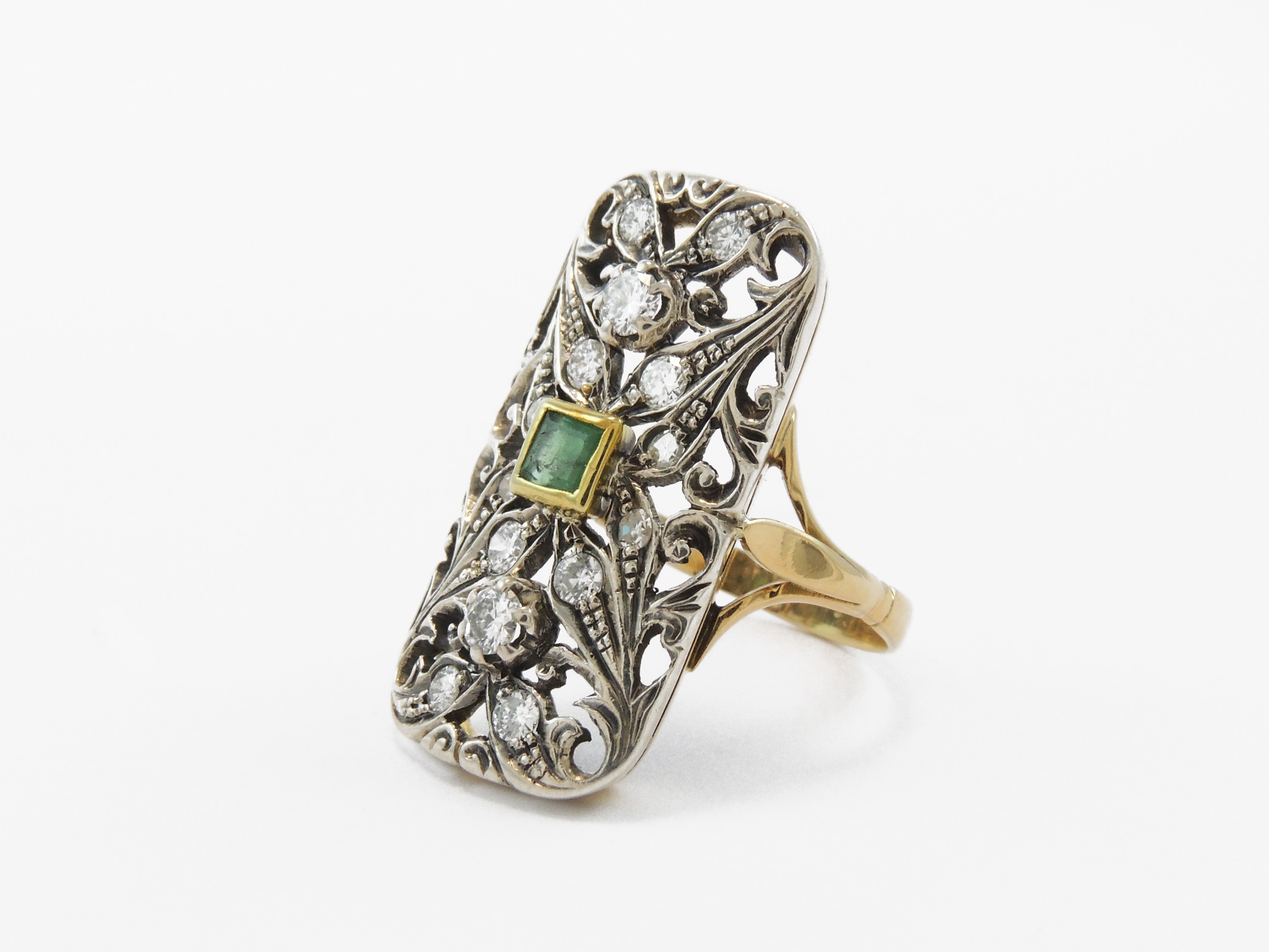 Anello in Oro Giallo e Argeno con Diamanti e Smeraldo